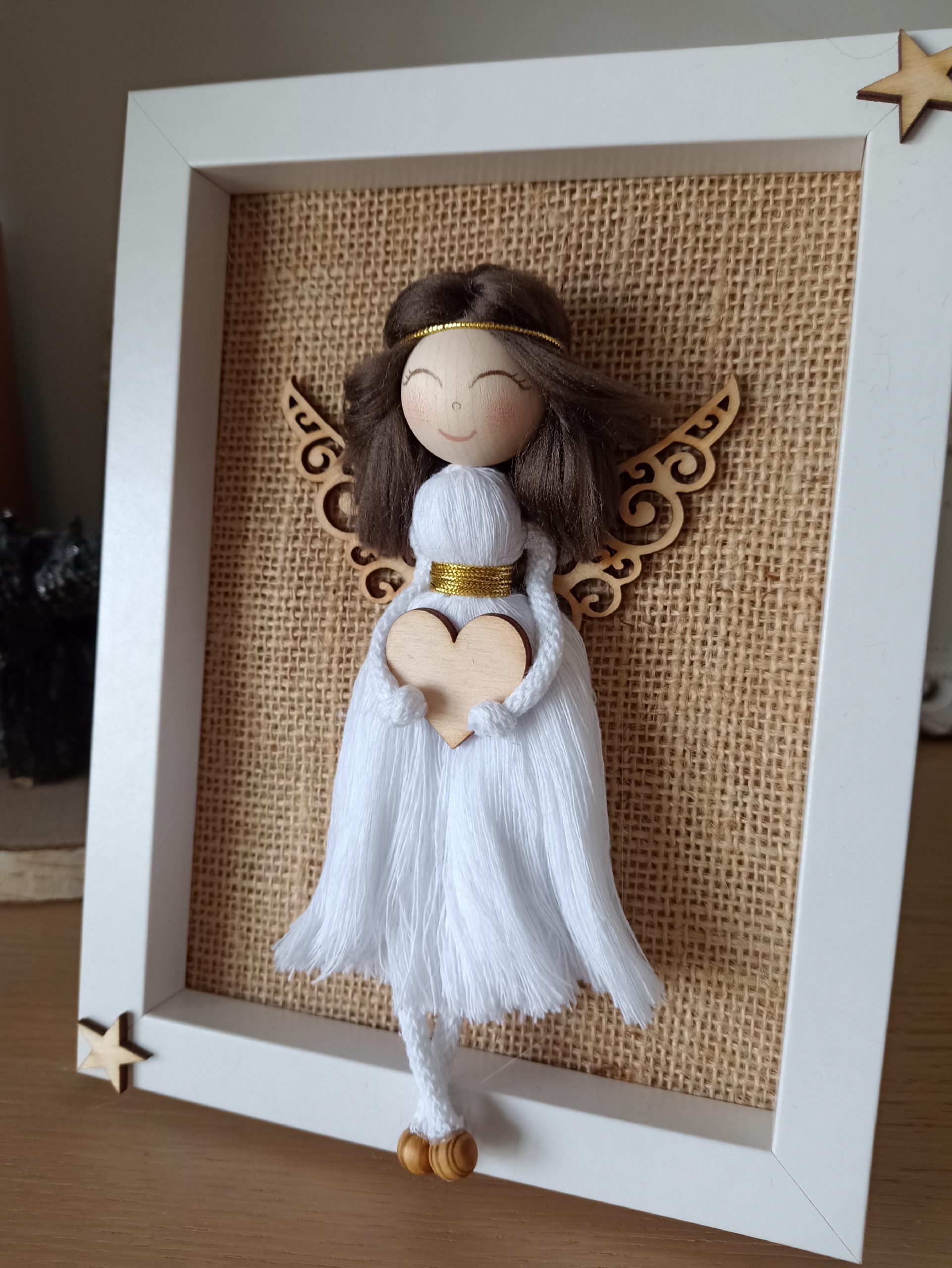Makramowy aniołek w ramce, anioł-dziewczynka