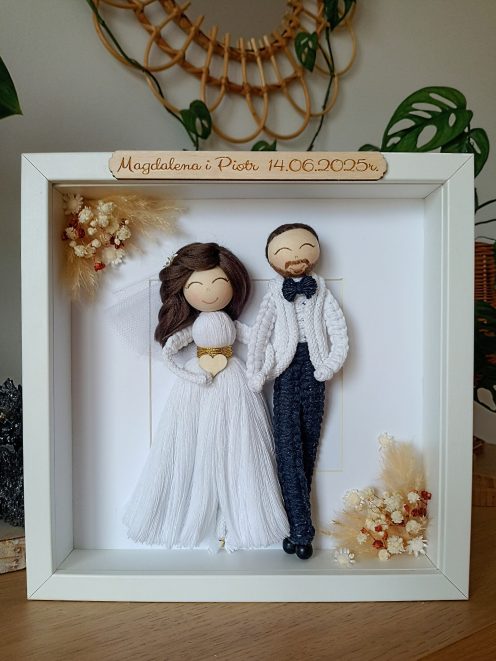 Pamiątka ślubu – makramowa ramka z młodą parą | Prezent ślubny