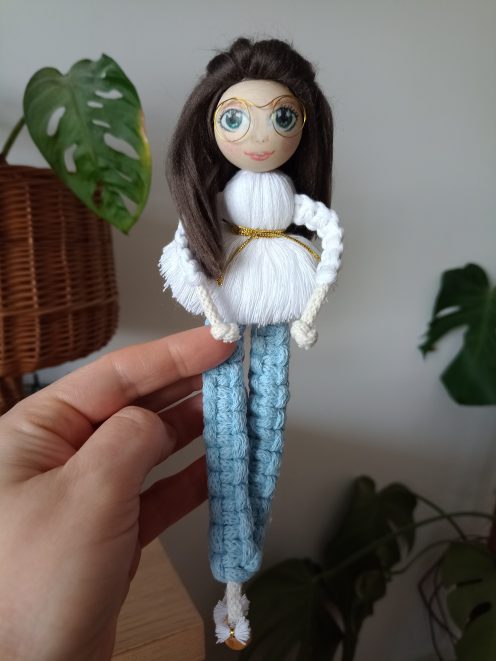 Laleczka makramowa 20 cm | w ramce lub magnes