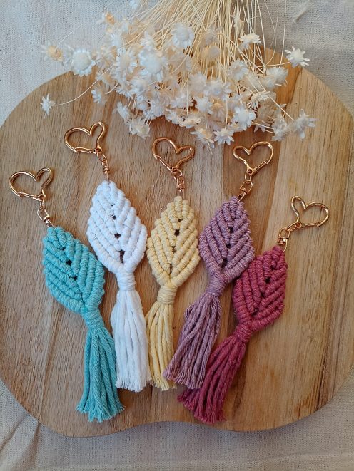 Makramowy brelok liść